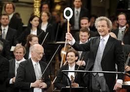Franz Wesler-Möst dirigiendo el concierto de este año