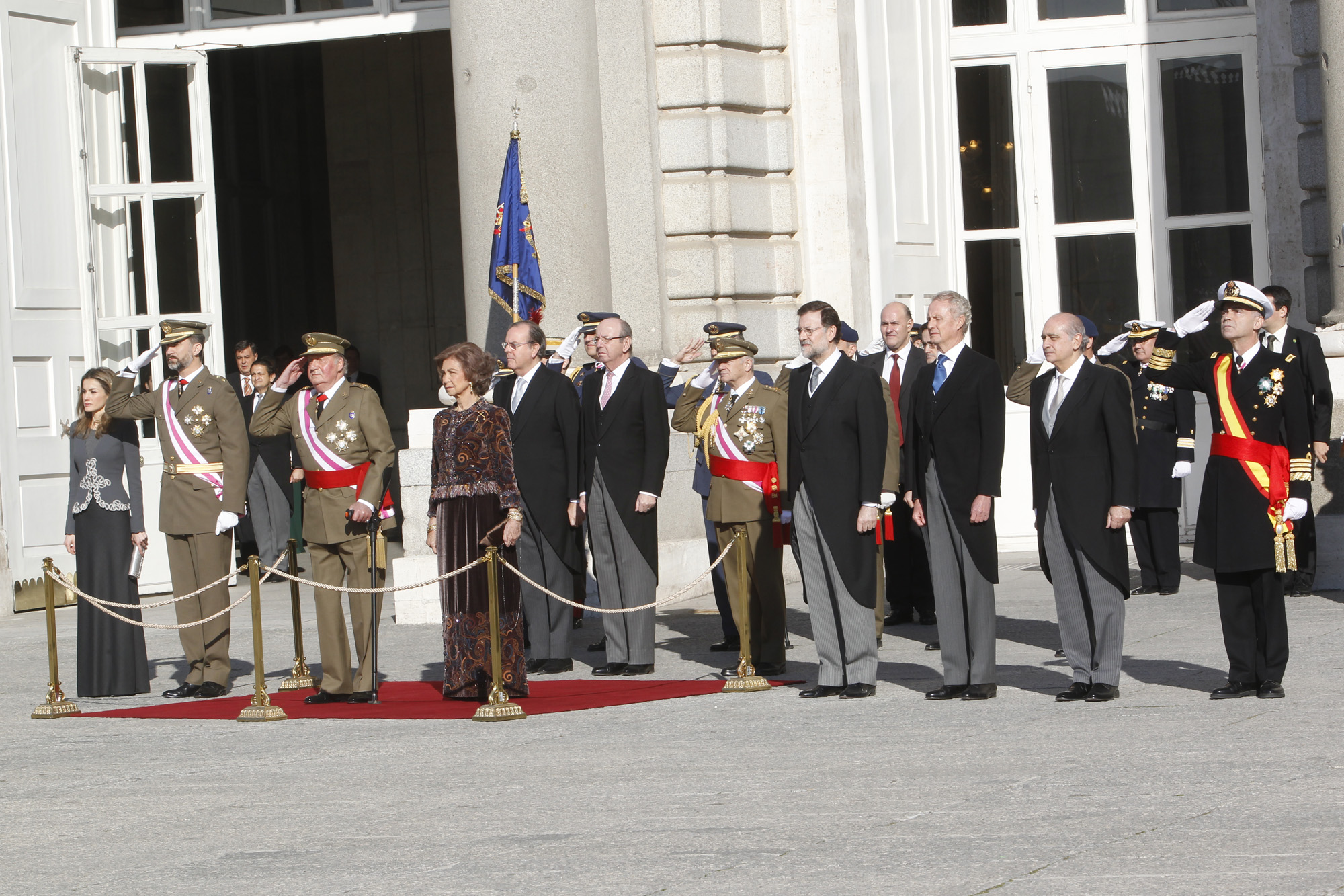 SSMM recibiendo honores a su llegada al Patio de Armas