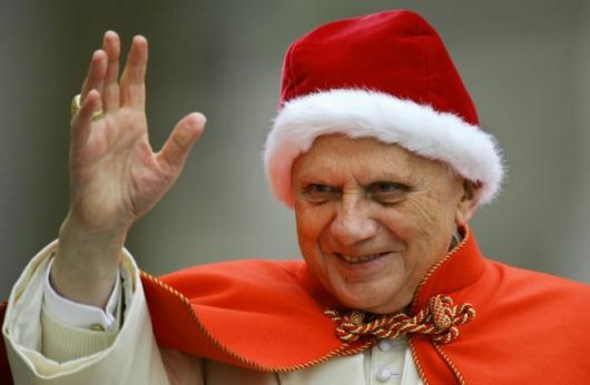 Benedicto XVI luce el camauro