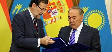 El presidente kazajo entrega a Rajoy expedientes de españoles deportados a Siberia