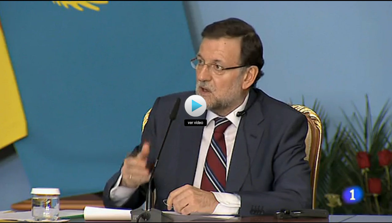 RAJOY KAZAJISTAN VASO DE AGUA.jpg