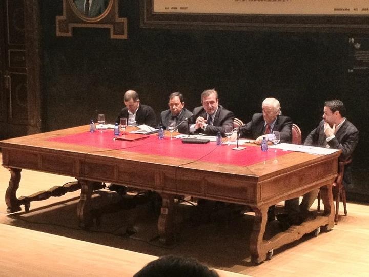 Mesa en el Auditorio del Colegio de Médicos