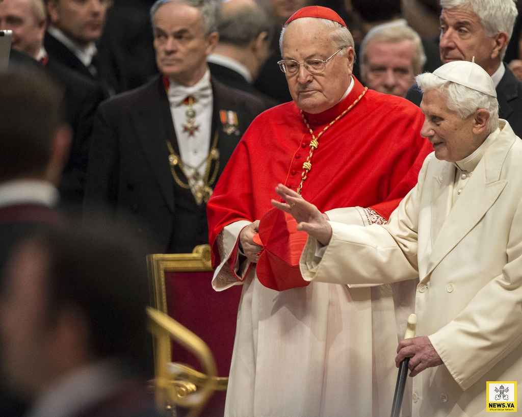 Benedicto con el Cardenal Decano