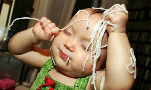 bebe-comiendo-pasta