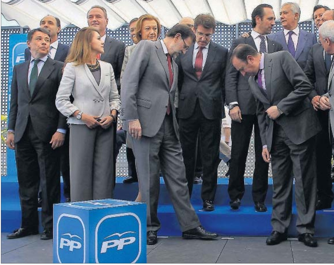 ordenándose para la foto