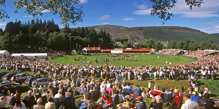 braemar-gathering