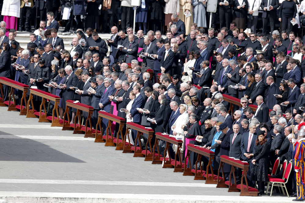 pontificado Primera fila de autoridades