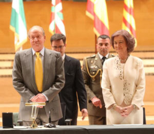 entrega de despachos Presidencia de los reyes en mesa