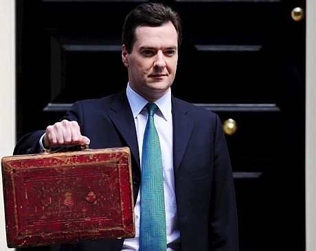 cartera Ministro Osborne con el maltín del presupuesto británico