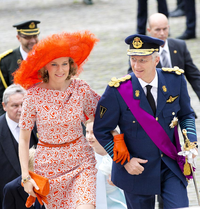 Los Reyes de Bélgica a su llegada a la misa 'Te Deum' con la que tradicionalmente arrancan las festividades del Día Nacional de Bélgica © Gtresonline