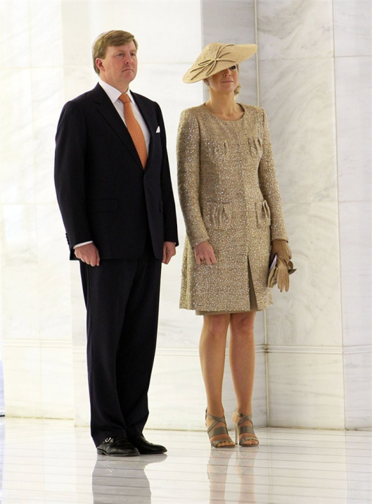maxima-holanda-invitada-boda-estilo-tocados-sombreros-1-lentejuelas
