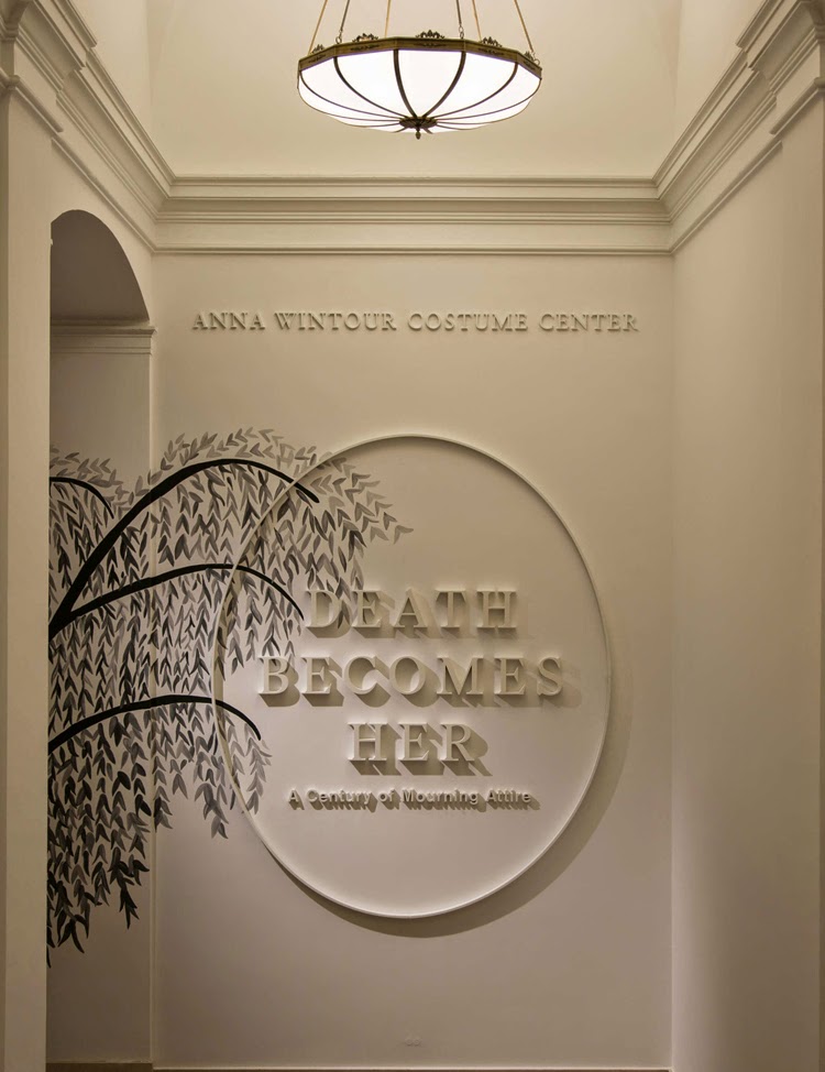 Death-Becomes-Her-A-Century-of-Mourning-Attire-exhibit-Anna-Wintour-Costume-Center-MET