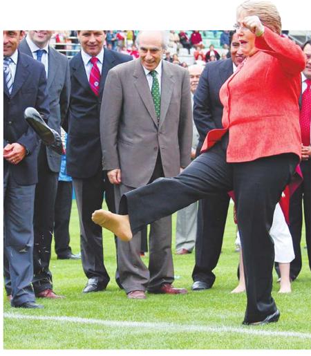 Bachelet pierde zapato