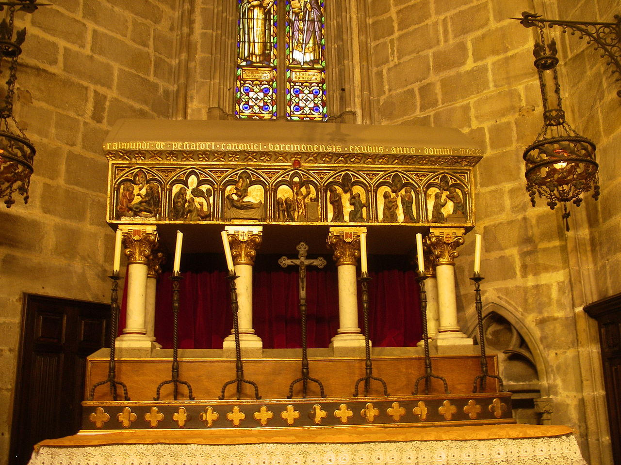 Arca del sepulcro de San Raimundo de Peñafort en la catedral de Barcelona