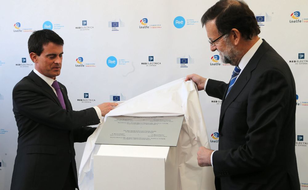 Valls y Rajoy inauguraciñon conexión eléctrica feb 15