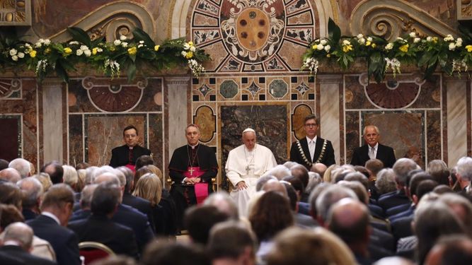 Papa-premio-Carlomagno-aprovecha-refugiados_914328560_104506308_667x375