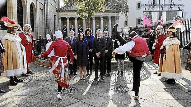 ceremonia bin_22182363_con_11819590_26469_1